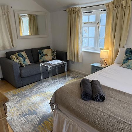 Private Entry Guesthouse Hideaway Hordle エクステリア 写真