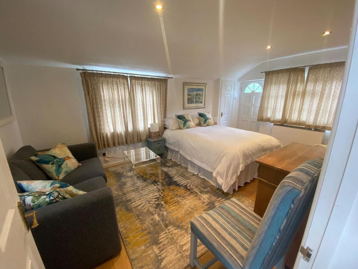 Private Entry Guesthouse Hideaway Hordle エクステリア 写真