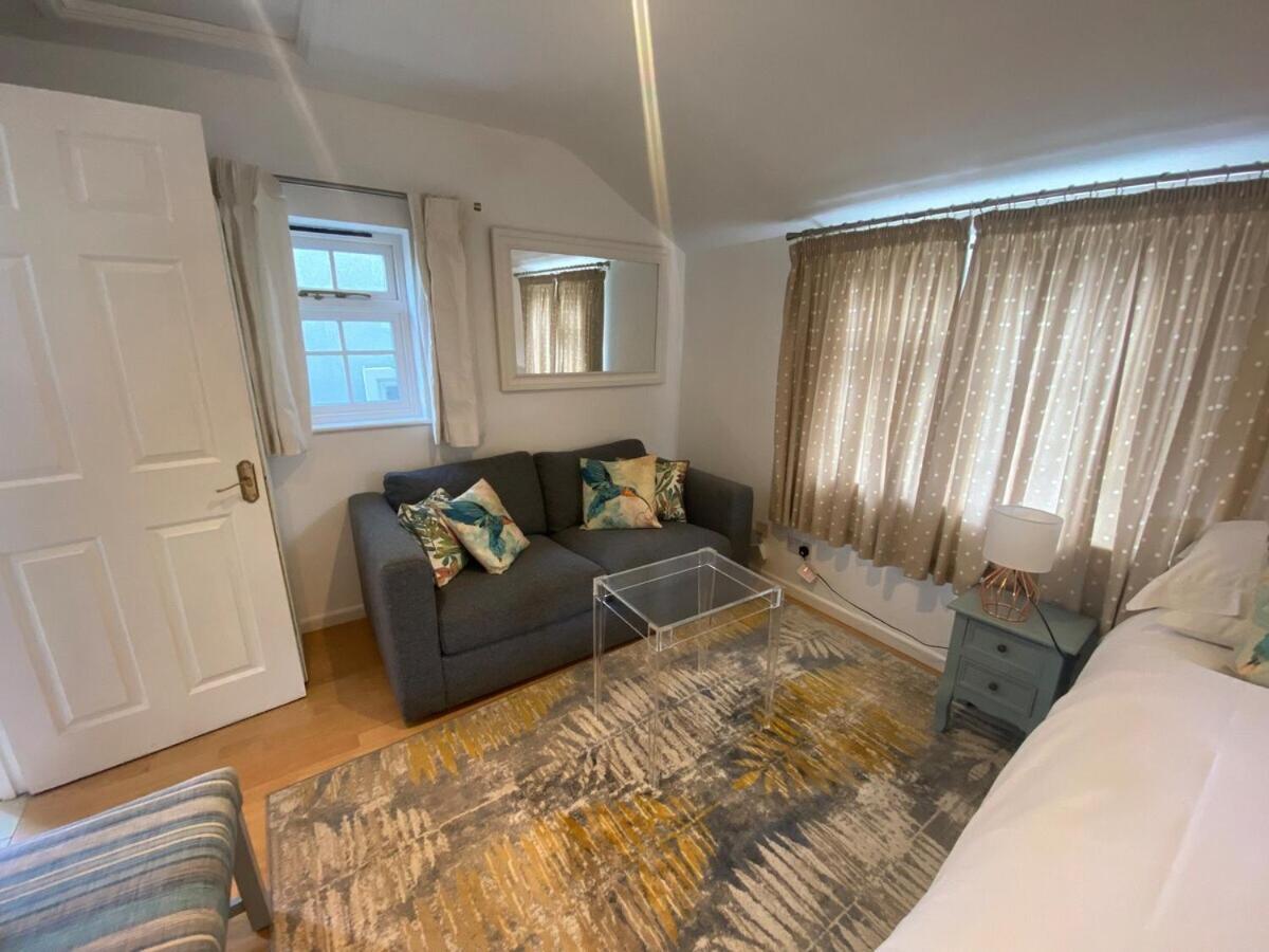 Private Entry Guesthouse Hideaway Hordle エクステリア 写真